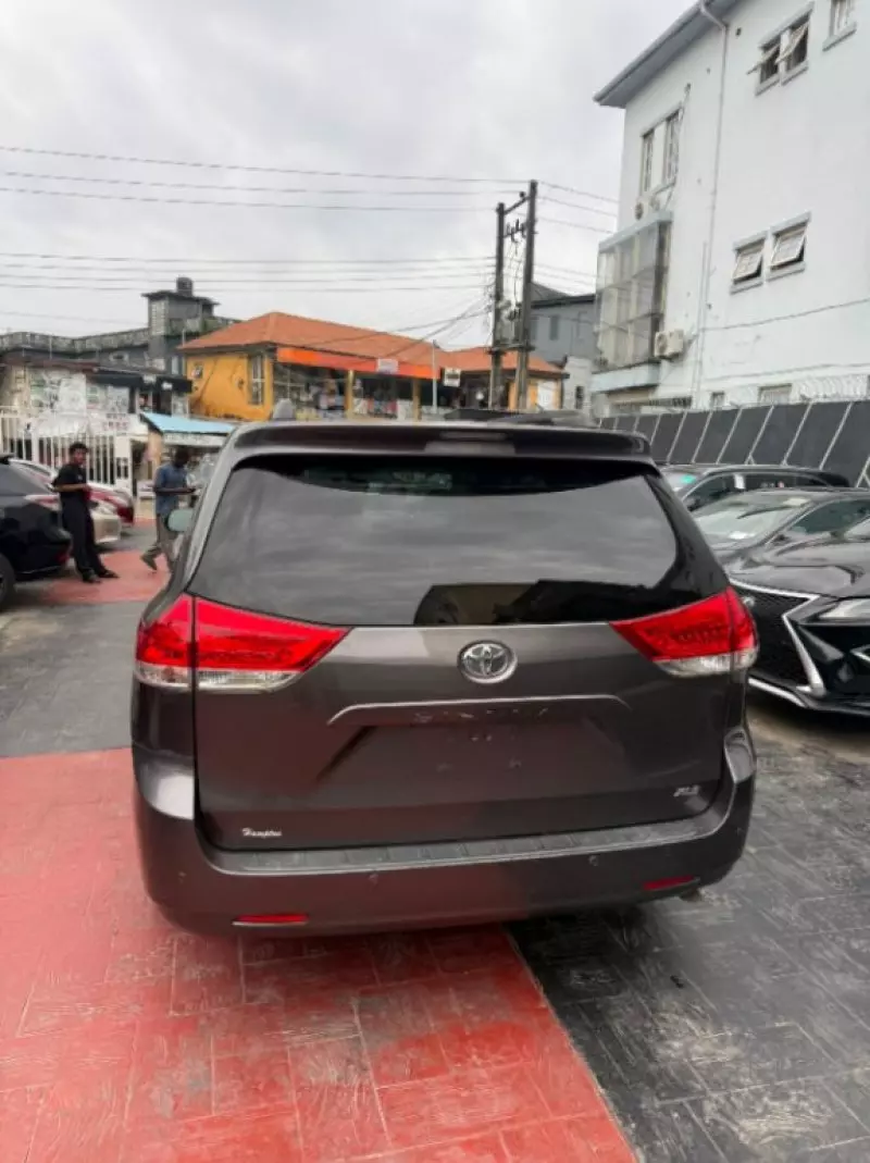 TOYOTA Sienna   - 2017
