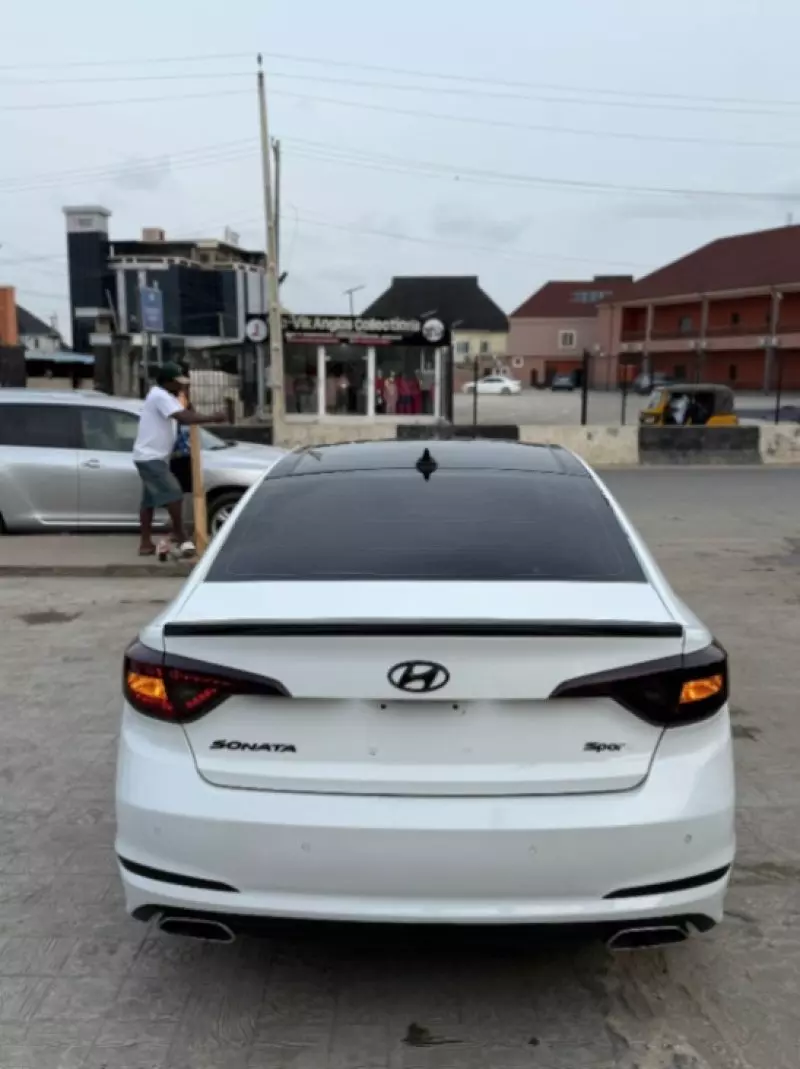 Hyundai Sonata   - 2015