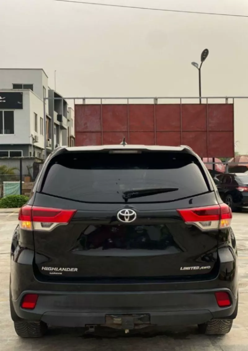 Toyota Highlander   - 2015