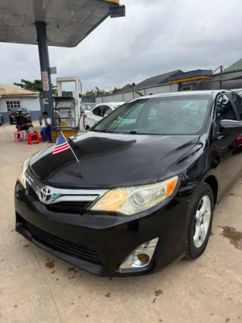 TOYOTA Camry - 2012