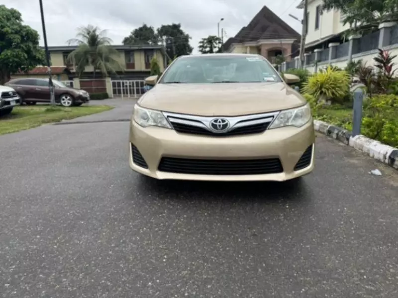 Toyota Camry   - 2012
