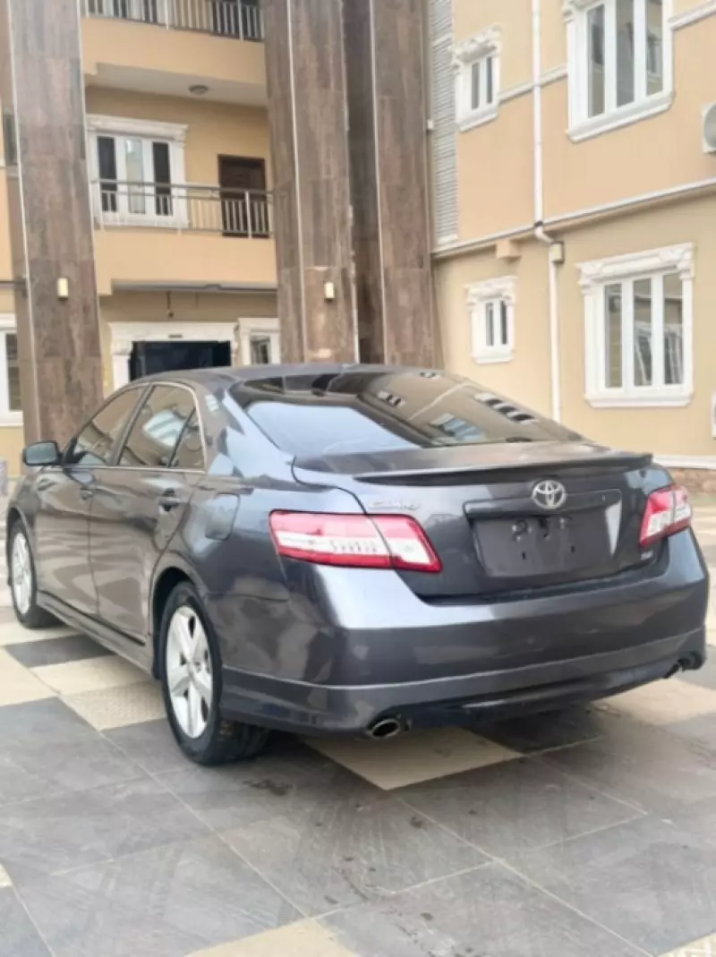Toyota Camry   - 2011