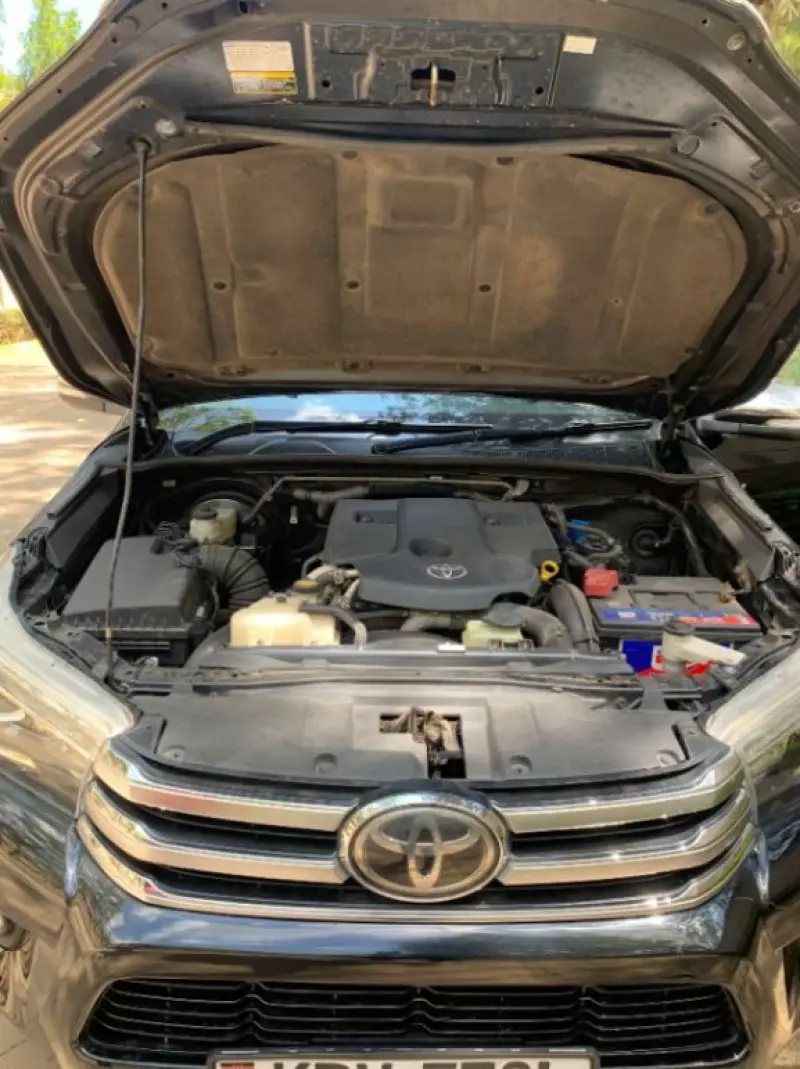 Toyota Hilux   - 2016