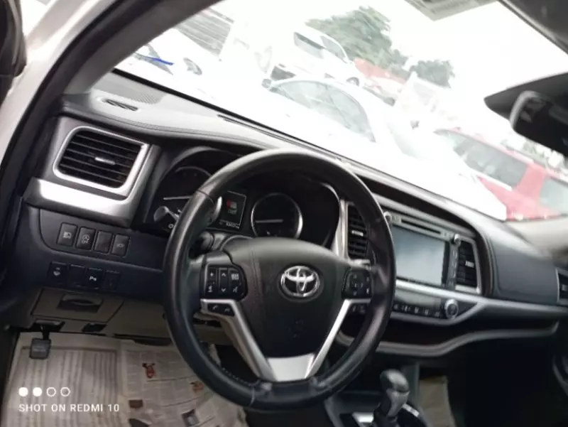 Toyota Highlander   - 2017