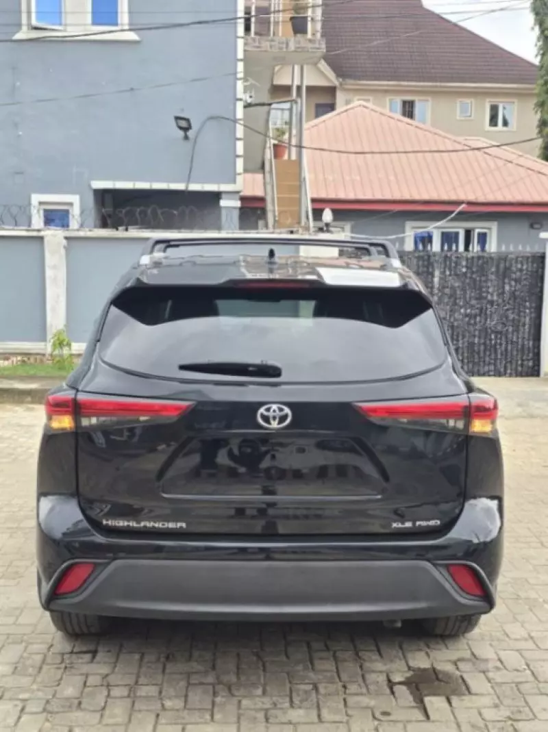 Toyota Highlander   - 2022