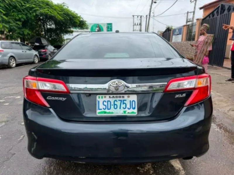 TOYOTA Camry - 2012