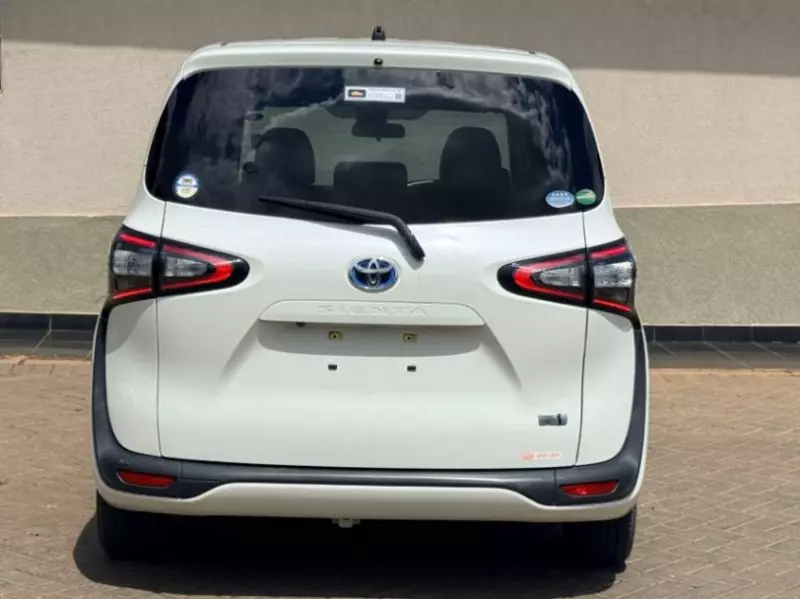 Toyota Sienta Hybrid    - 2018