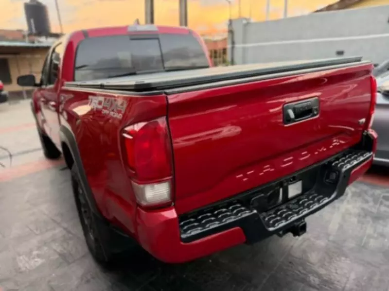 TOYOTA Tacoma   - 2017