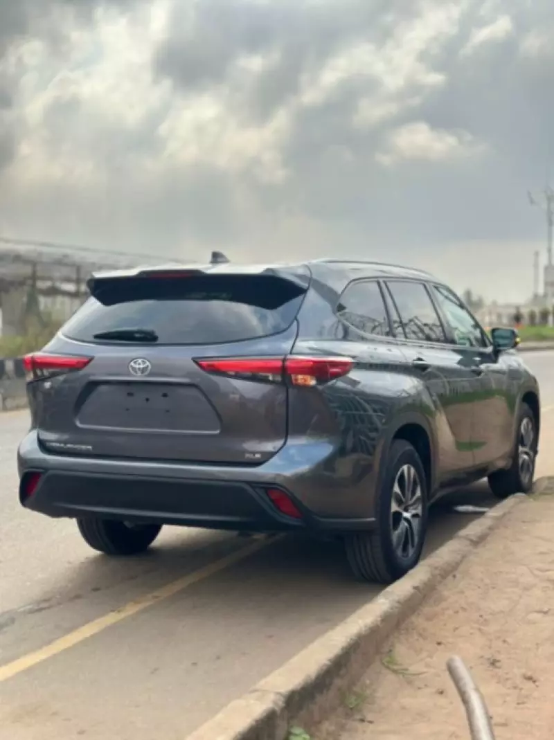 Toyota Highlander   - 2020