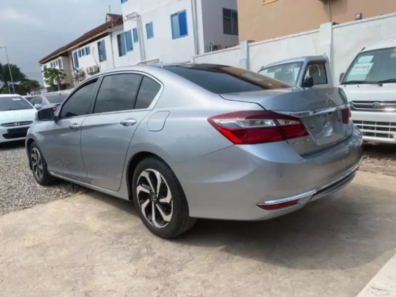 Honda Accord   - 2017