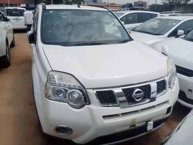 Nissan X-TRAIL    - 2012