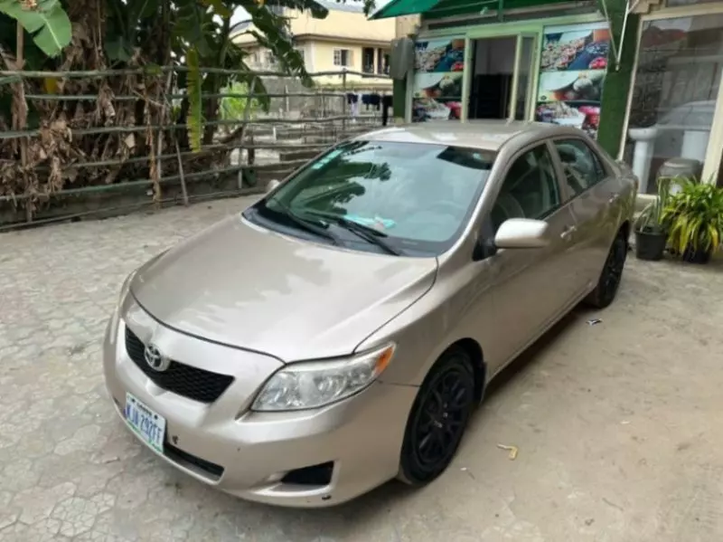 Toyota Corolla   - 2010