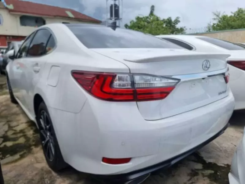 Lexus ES 350   - 2016
