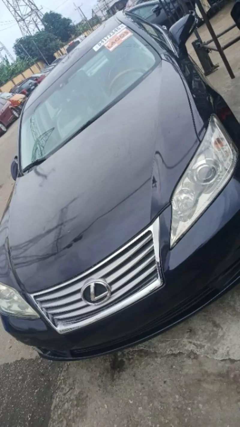 Lexus ES   - 2010