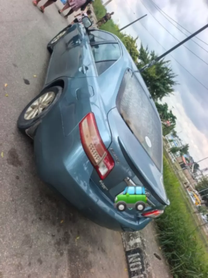 TOYOTA Camry   - 2010