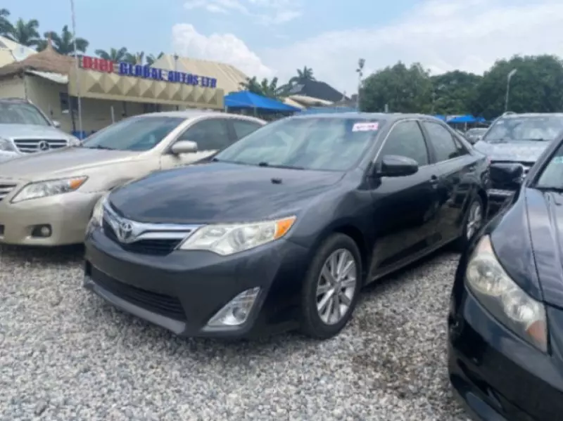 TOYOTA Camry - 2012