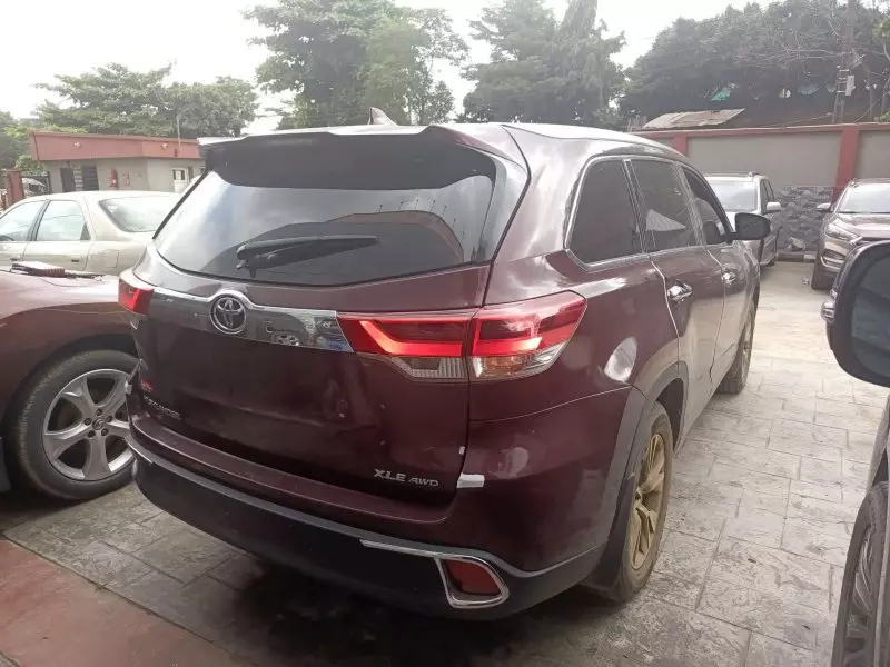 Toyota Highlander   - 2015
