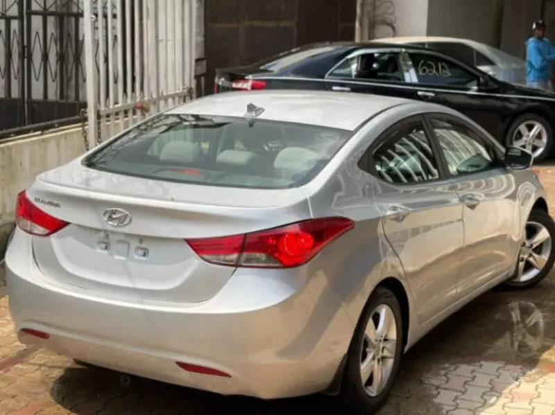 Hyundai Elantra   - 2013