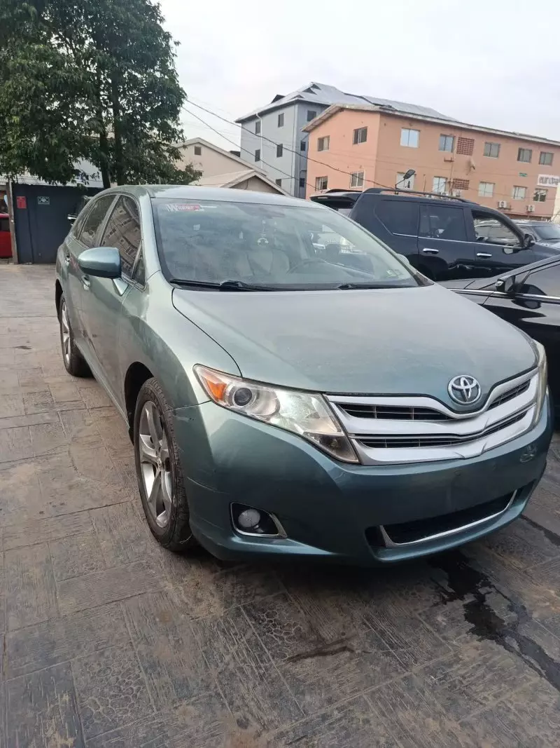 TOYOTA Venza   - 2010