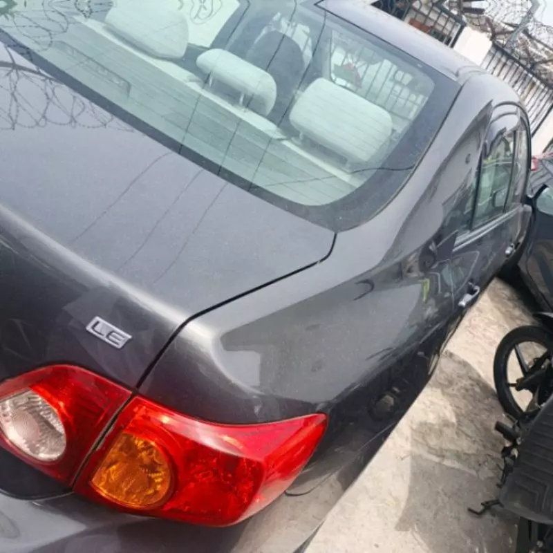 Toyota Corolla   - 2009