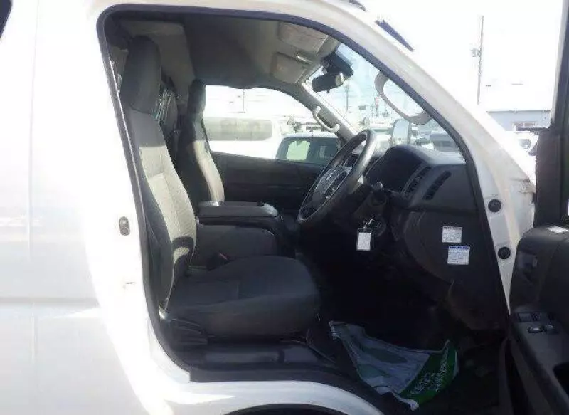 Toyota Hiace   - 2018