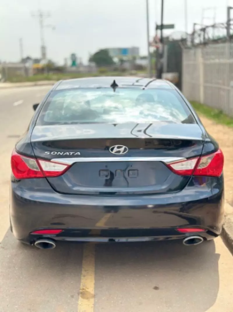 Hyundai Sonata   - 2013