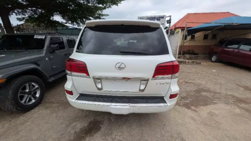 Lexus LX 570   - 2013