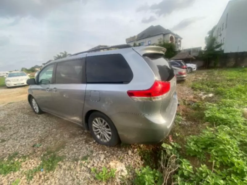 TOYOTA Sienna - 2014