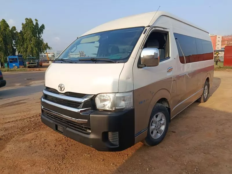 Toyota Hiace   - 2015