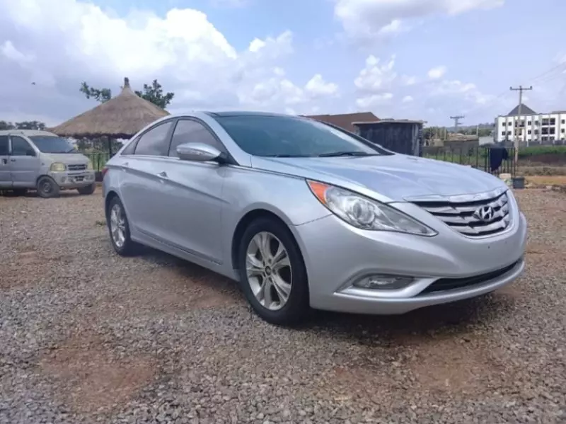 Hyundai Sonata   - 2013