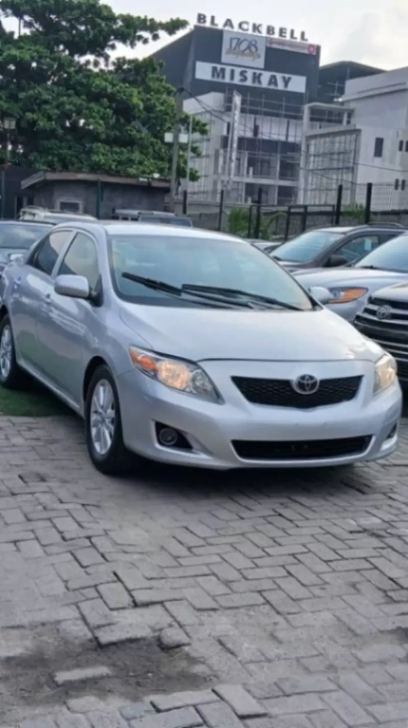 Toyota Corolla   - 2009