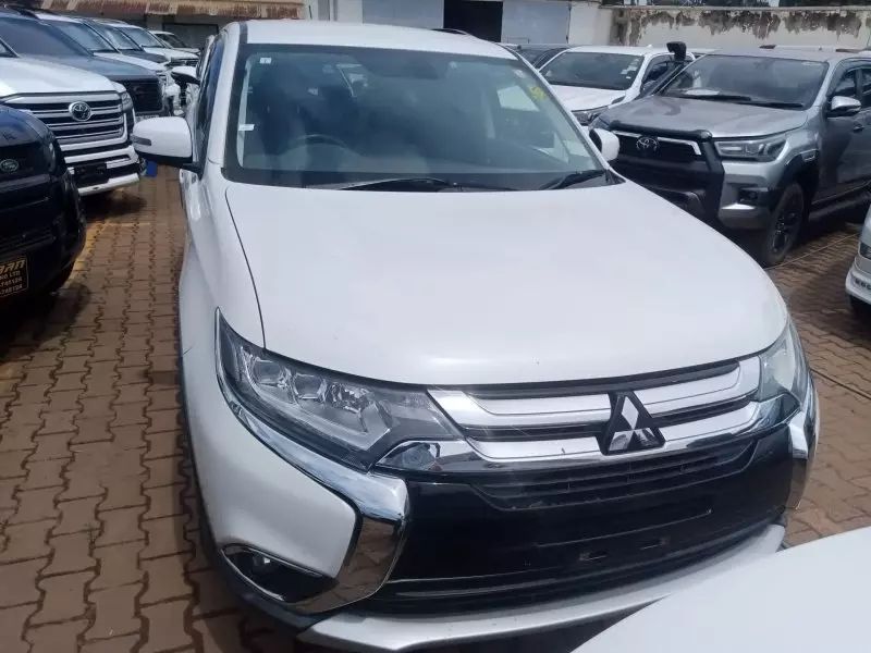 Mitsubishi OUTLANDER   - 2016