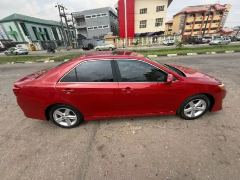 Toyota Camry   - 2014