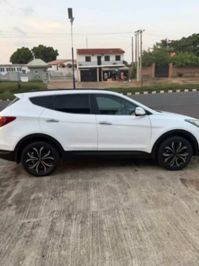 Hyundai Santa Fe   - 2014