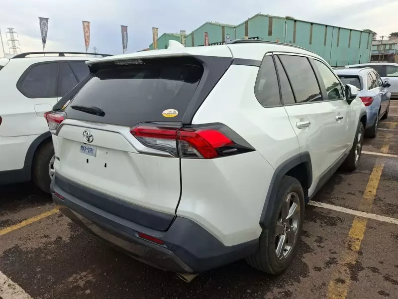 Toyota RAV 4   - 2019
