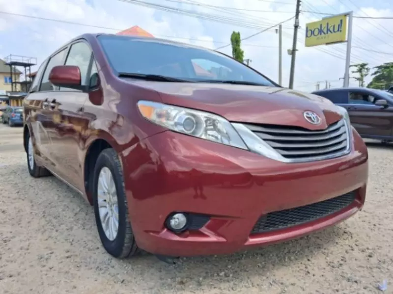 Toyota Sienna   - 2013