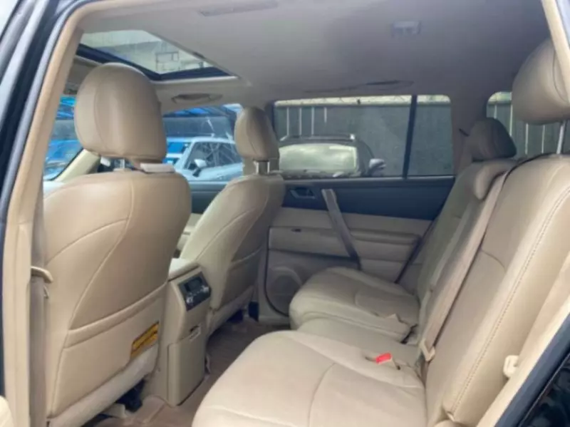 Toyota Highlander   - 2010