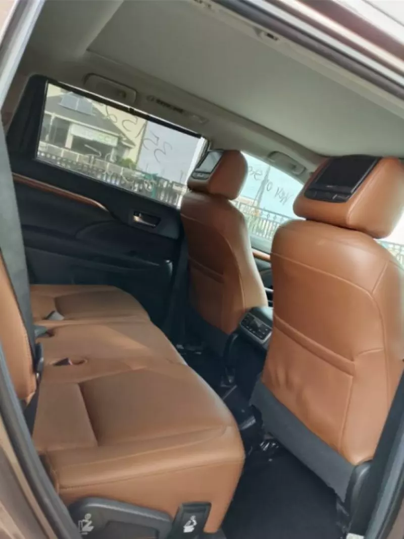 Toyota Highlander   - 2020