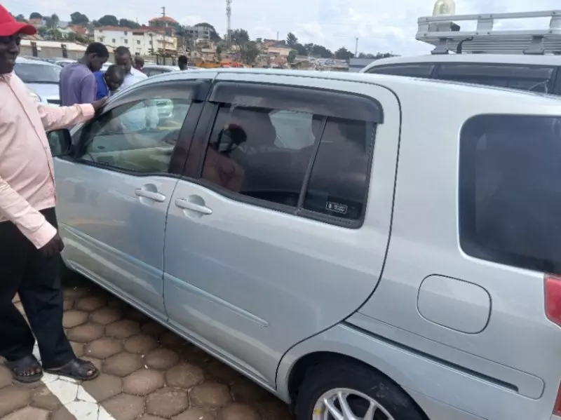 Toyota Raum    - 2010