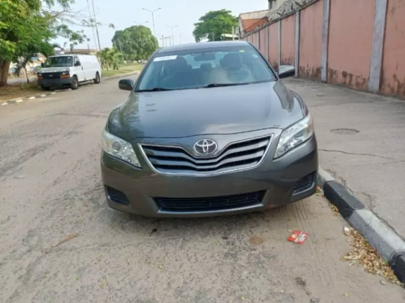 Toyota Camry   - 2010