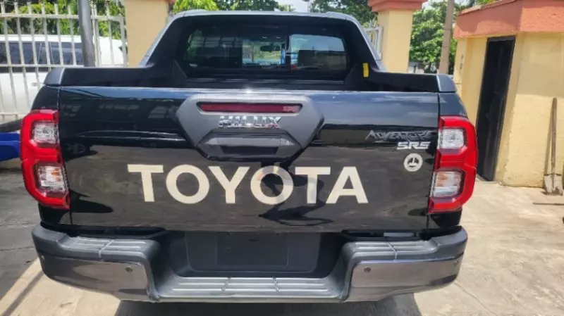 Toyota Hilux   - 2021