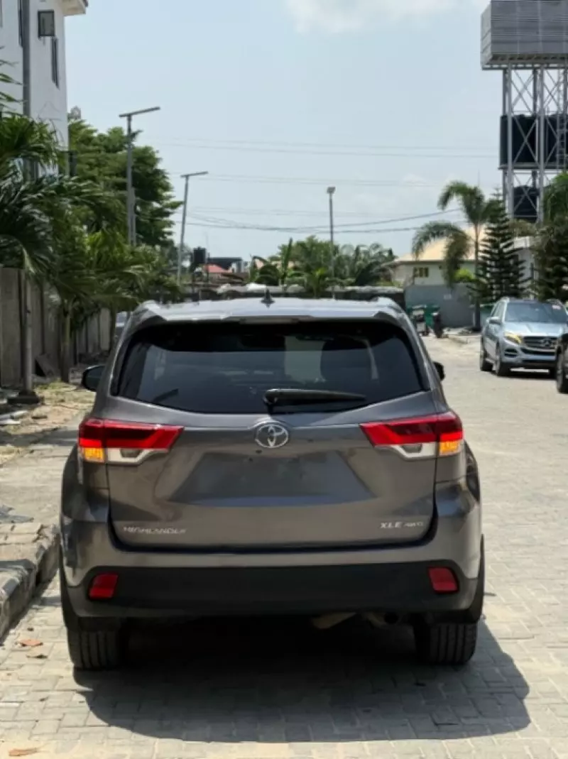 Toyota Highlander   - 2017