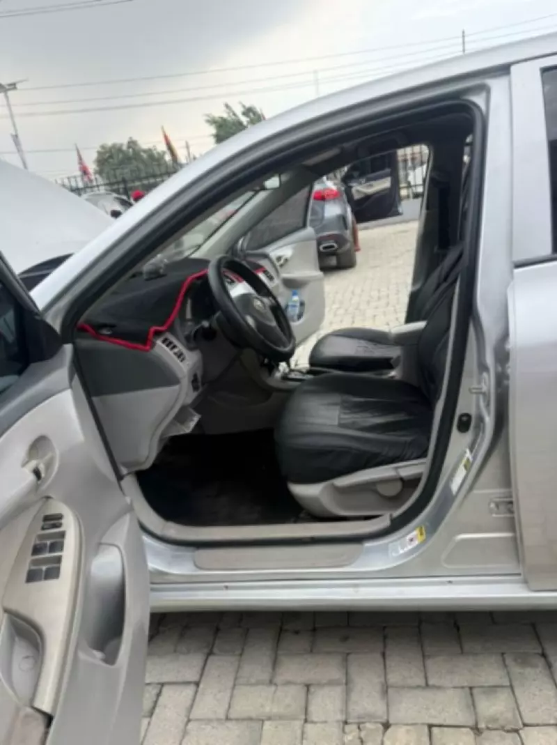 TOYOTA Corolla - 2010