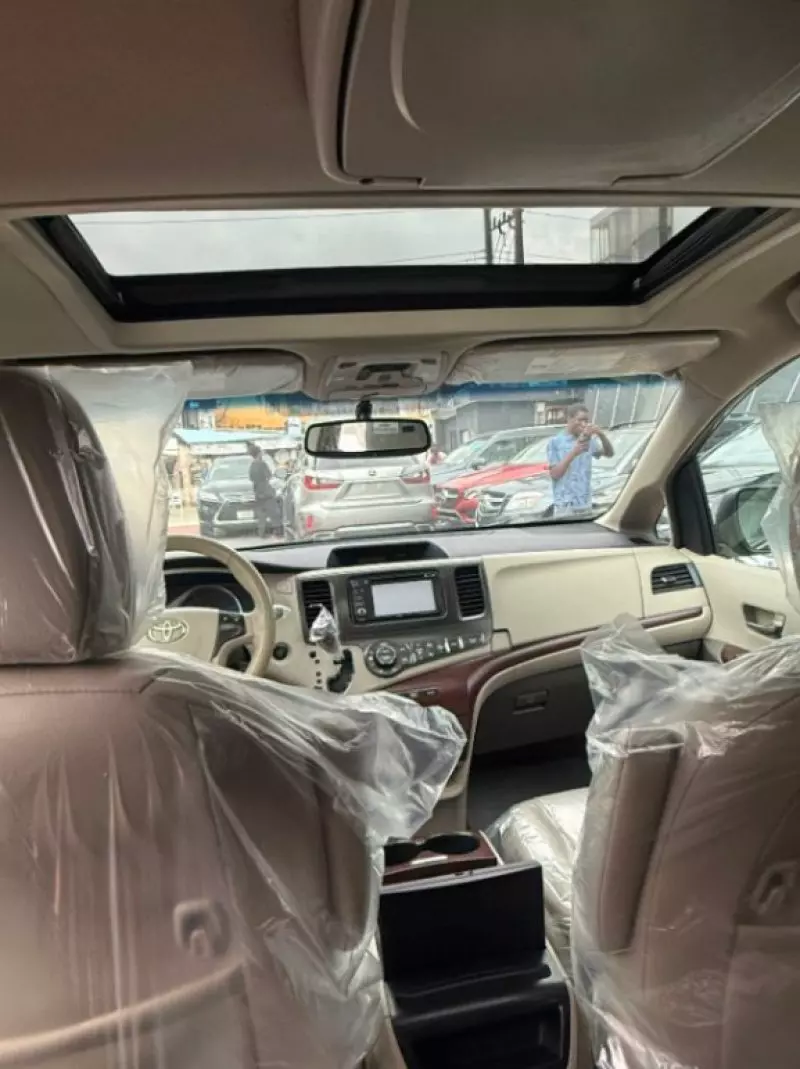 TOYOTA Sienna   - 2017