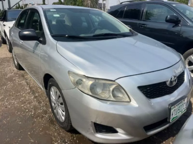 Toyota Corolla   - 2009