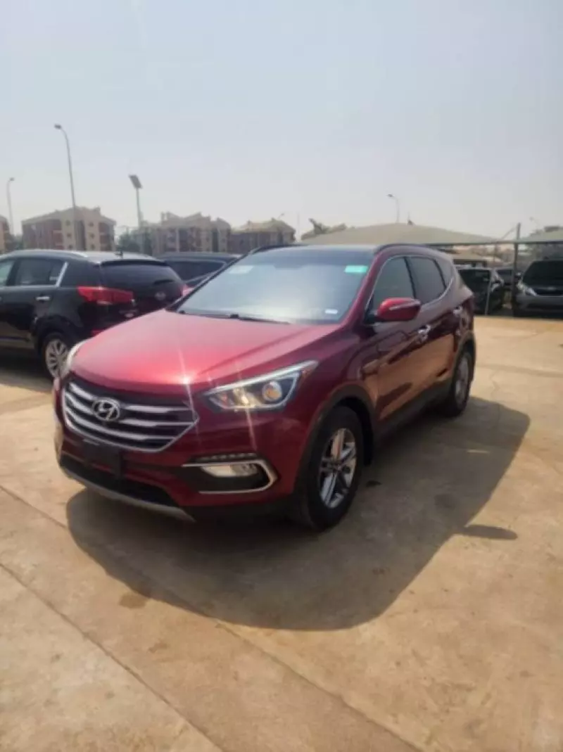 Hyundai Santa Fe   - 2017