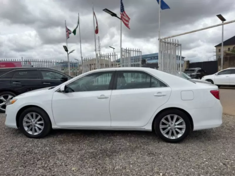 TOYOTA Camry - 2012