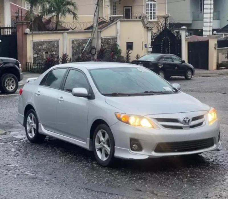 Toyota Corolla   - 2012