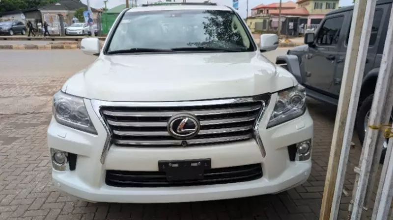 Lexus LX 570   - 2013