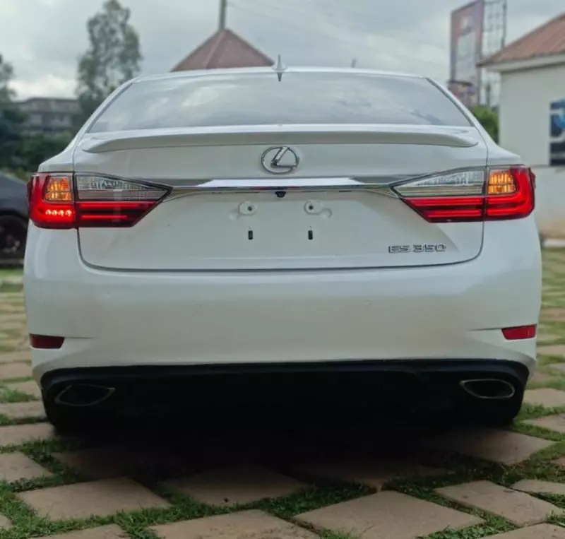 Lexus ES   - 2017